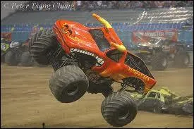 Le truck El Toro Loco ressemble fortement  l'un de ces deux trucks. Lequel ?