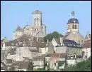 Le village de Vzelay ( 89 ) fait partie des plus beaux villages de France. Le gentil de ses habitants est Vzelois et Vzeloises.