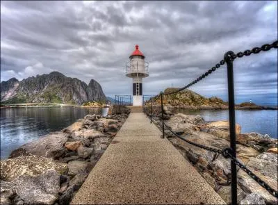 Il existe une pche de nuit o la lumire est primordiale pour attirer le poisson !
