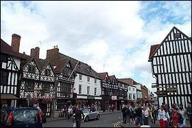 Dans quelle ville Justin a-t-il pass son tout premier concours de chant ?