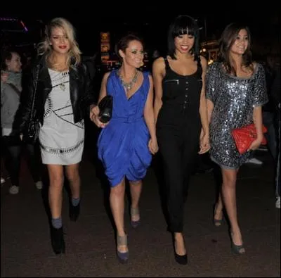 Pendant X-Factor avec, quelle fille du groupe Belle Amie est sorti Zayn ?