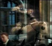 Qui est le chef du club des Chasseurs sans Ttes ?