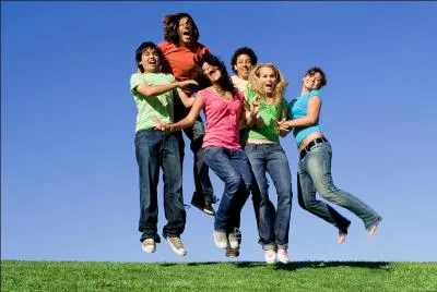 Parmi ces habitants, on dnombre une certaine quantit de jeunes adultes et adolescents entre 15 et 25 ans . Quel pourcentage vous semble correct ?