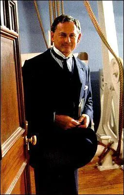 Une seule scne a du tre joue grce  un plateau pench : celle lors de laquelle l'architecte arrte la pendule. Il a donc du jouer pench. Comment ont-ils film la scne ?