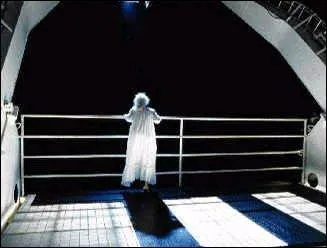 Que cherchait  nous faire comprendre la scne o Rose ge jette le collier dans l'eau ?