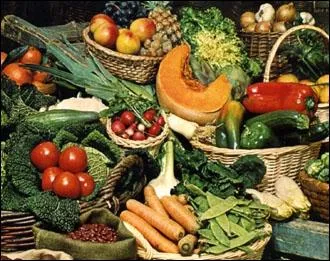 Lisez la phrase suivante. Juan :  Mis padres me han comprado 3 zanahorias, mis sobrinos me han dado 4 papas. He vendido 2 zanahorias y he recuperado 7 tomates.   Combien de lgumes a Juan ?