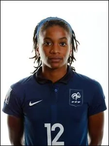 Quelle est la position d'Elodie Thomis ? (sur le terrain).