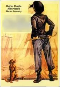 Chaque soir,  cause de sa maladresse, Charlot dchaine l'hilarit de l'assistance et devient  son insu la vedette du spectacle.