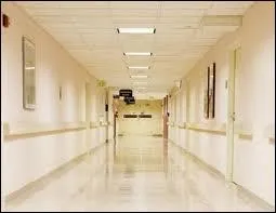 Surestimation de soi-mme, mfiance extrme  l'gard des autres, susceptibilit dmesure, fausset du jugement, sont caractristiques de :