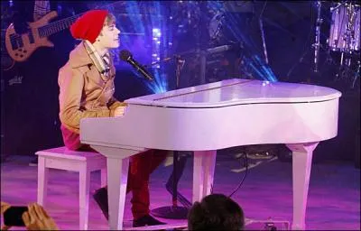 De passage en France, il a t invit au  Grand Journal  de Canal + pour promouvoir son single, qui est ...