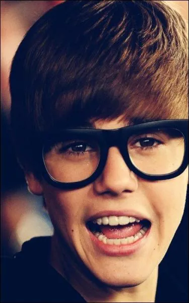 Dbut 2010, Justin Bieber participe  l'enregistrement d'une nouvelle version de ...