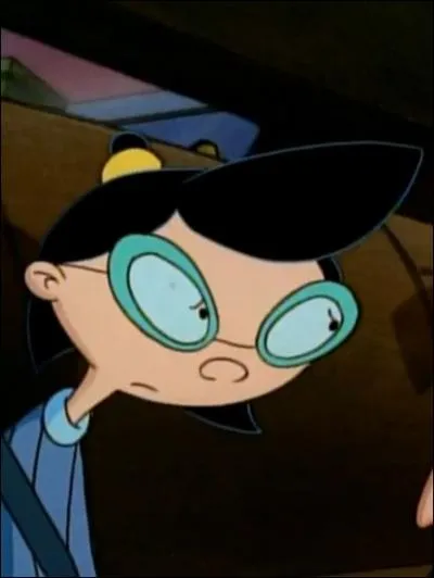 Dans  H Arnold !  , comment s'appelle la jeune demoiselle  lunettes ?