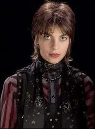 Par qui a-t-elle tait tue ?