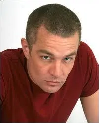 De quelle couleur sont ses yeux ?