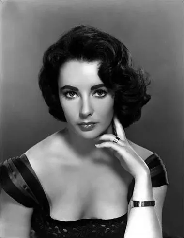  Elle est la seule desse accessible, humaine et dont on adore tous les dfauts . (Sean Penn) Elizabeth Taylor n'a pas jou dans :