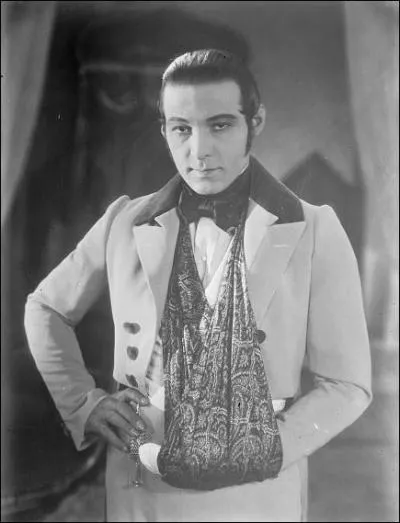 C'est lui qui a tout invent avec les filles . (Warren Beatty) Rudolph Valentino n'a pas jou dans :