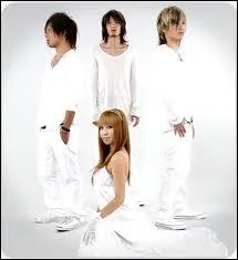 Dans le groupe Dazzel Vision, est-ce un garon ou bien une fille qui chante ?