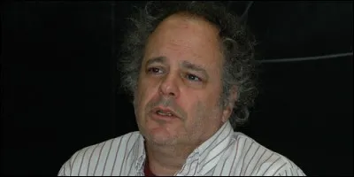 Lequel d'entre eux est un journaliste, éditeur, essayiste et militant politique libertaire américain ?