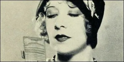 Qui joue au côté de Buster Keaton dans "The Saphead" ?