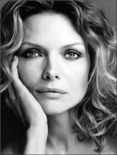 "Il y a en elle comme un lien direct entre le cinéma du passé et celui d'aujourd'hui. Son jeu est moderne mais sa beauté est intemporelle". (Gwyneth Paltrow) Michelle Pfeiffer n'a pas joué dans :