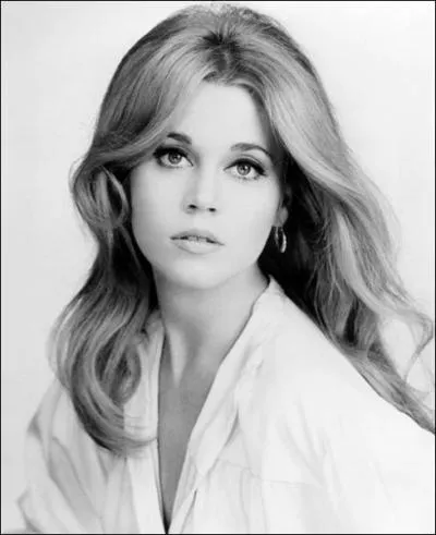  En montrant qu'une poupe Barbie pouvait se transformer en artiste passionne, elle a fait tomber beaucoup de barrires dans le cinma . (Vanessa Redgrave) Jane Fonda n'a pas jou dans :