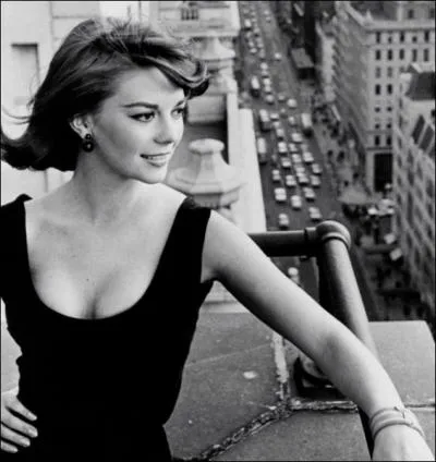  Ses bonnes manières ne dissimulaient pas un éclat de désespoir dans son regard. Dès que je l'ai vue j'ai su qu'il y avait en elle une faim insatiable . (Elia Kazan) Natalie Wood n'a pas joué dans :