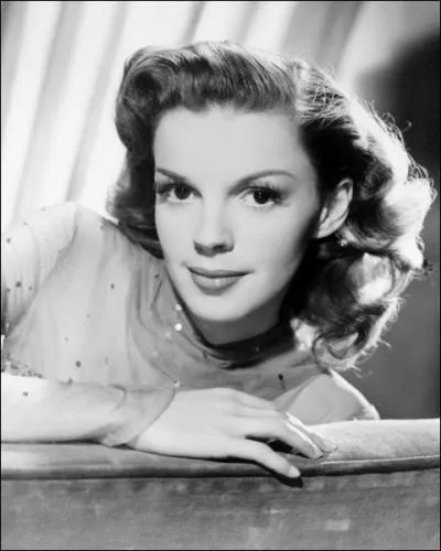  Elle avait tous les talents mais ils ne l'ont pas rendue heureuse. Elle incarne la tragdie du revers de la gloire . (Bette Davis) Judy Garland n'a pas jou dans :