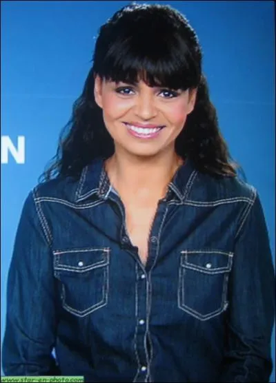 Aprs avoir tourne dans plusieurs sries tlvises, elle prsente, avec moult charmes, la mto sur M6. Qui est-elle ?