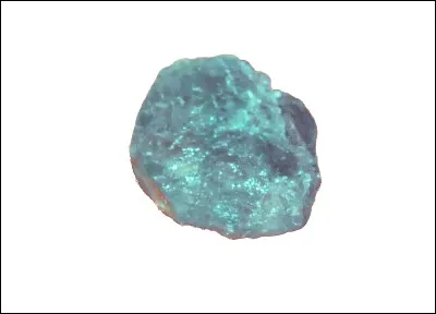 Vous grincez des dents face aux difficultés ? Posez, près de votre ordinateur, ce beau béryl "eau de mer".