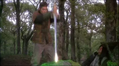 Arthur devient roi en retirant l'pe Excalibur du rocher. Mais  quelle occasion ?