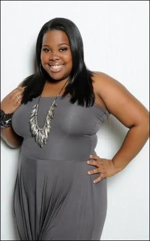 Avec qui sort Mercedes  la fin de la saison 2 ?