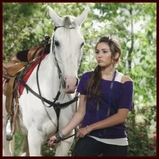 Dans Hannah Montana forever comment s'appelle le cheval de Miley ?
