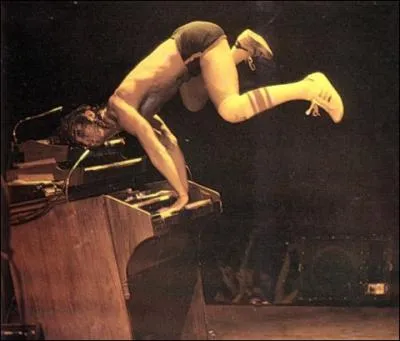 Quel groupe amricain a crit les chansons  Carry On Wayward Son  et  Song for America  ?