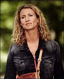 Qui joue  l'oncle  de l'usurpatrice Alexandra Lamy dans  L'oncle Charles  qui sortira trs prochainement ?