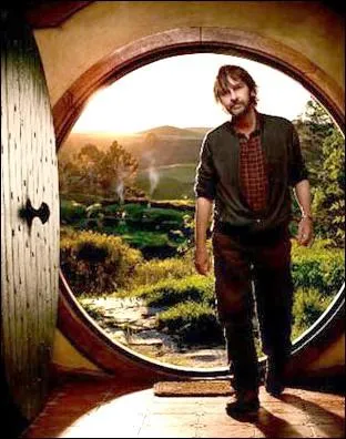 Peter Jackson ralise actuellement un film extrmement attendu puisqu'il s'agit d'une nouvelle adaptation de Tolkien. Laquelle ?