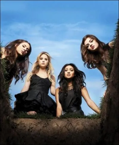 Dans quelle ville vivent Spencer, Aria, Emily et Hanna ?