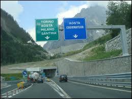 En quelle anne la premire autoroute italienne a-t-elle t ouverte ?