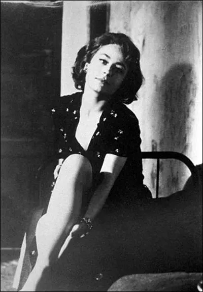 Grande actrice du cin�ma fran�ais qui nous a quitt�. Le film ' Rocco et ses fr�res ' a fait d'elle une star. Elle a jou� dans 'Elle boit pas, elle fume pas... ', 'La Zizanie'...
