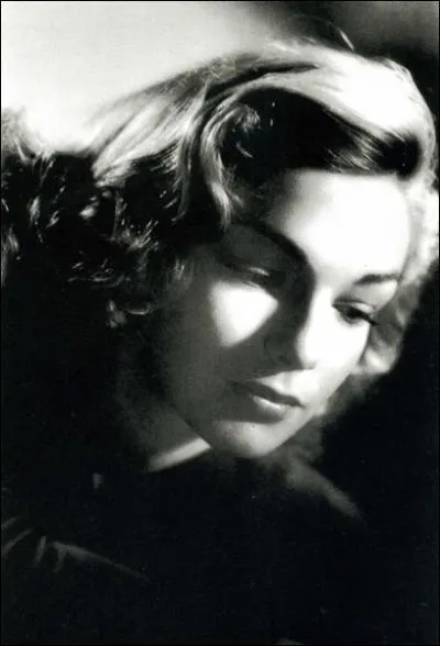 Actrice fran�aise qui a jou� dans 'D�d�e d'Anvers',  Les Chemins de la Haute Ville', 'Le Chat'. Seconde actrice fran�aise � gagner l'Oscar de la meilleure actrice en 1960.