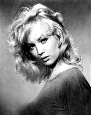 Actrice fran�aise qui devient c�l�bre � seulement 21 ans avec le film 'Les Sorci�res de Salem'. Elle joue par la suite dans la c�l�bre s�rie de films 'Fant�mas'.