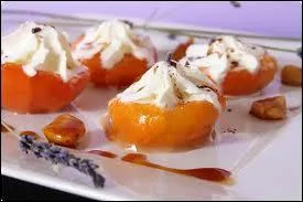 Des  abricots  la Cond , ce sont des abricots pochs au sirop lger et