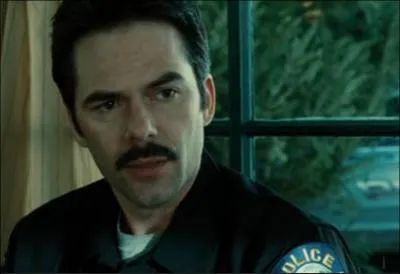 Quel est l'acteur qui a le rle du pre de Bella ?