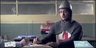 Quel sujet l'homme impose-t-il  l'lve dguis en crois ?