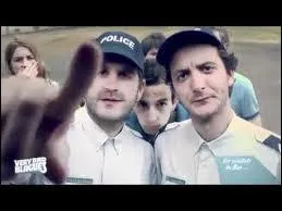 En quelle classe vont passer les policiers ?