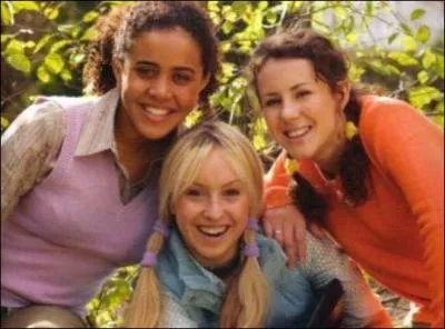 Quel âge ont les filles sur la photo ?