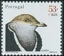 Quel est cet oiseau des plaines europennes visible sur ce timbre du Portugal et dont le nombre baisse chaque anne ?