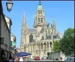Je pars en Normandie visiter la ville de Bayeux ( 14 ) o les habitants portent le nom de Bajocasses.