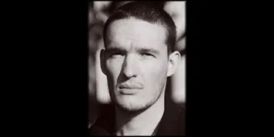 Dans la série "Les Bleus : Premiers pas dans la Police", il interprète le rôle de Maxime Noguera. Comment s'appelle-t-il ?