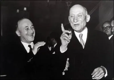 Le premier trait d'union conomique sign en 1951 entre 6 tats europens s'appelle: (photo :Jean Monnet et Robert Schuman, les deux initiateurs de ce projet)