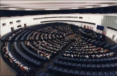 Parmi ces affirmations, l'une est fausse : (photo:le parlement europen)